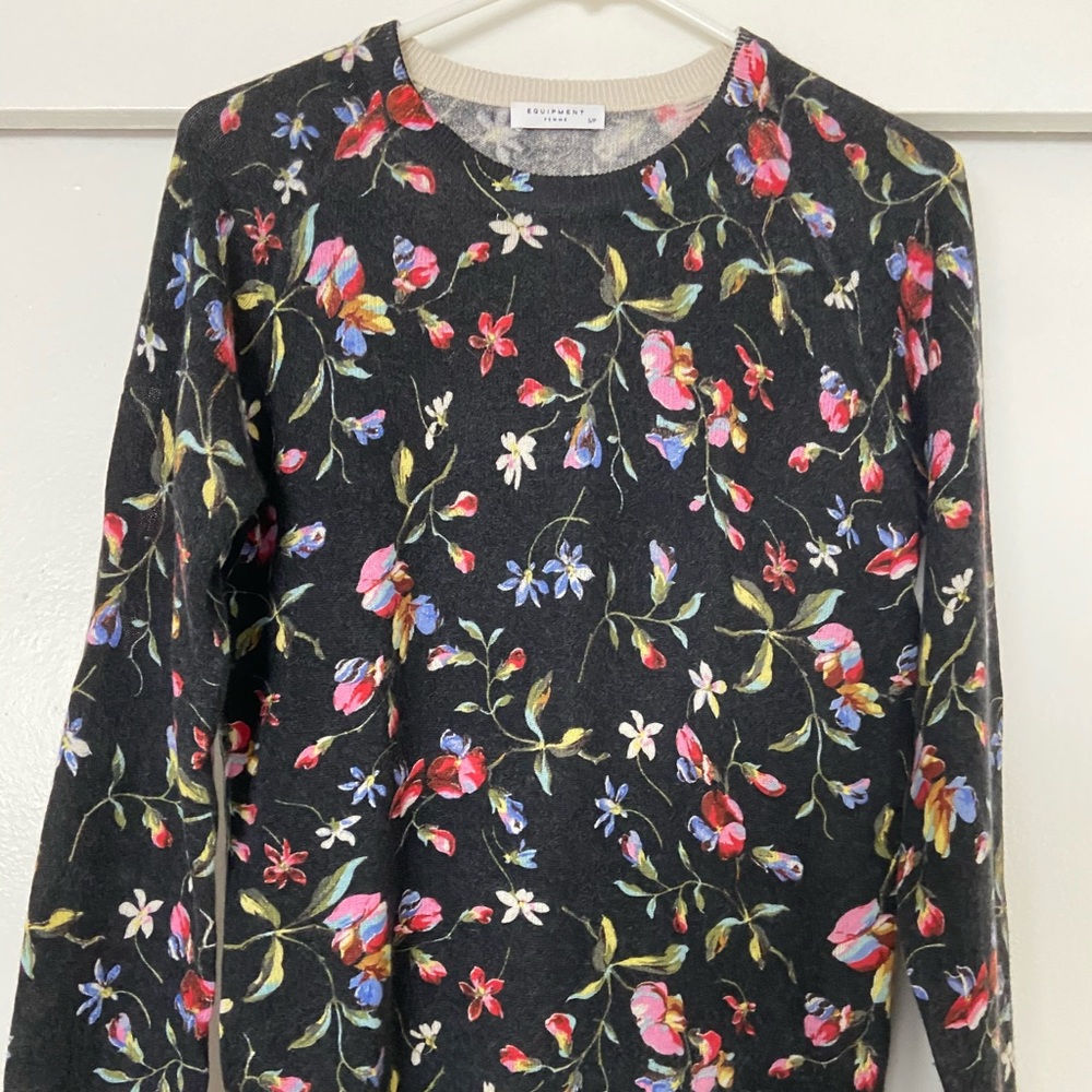 Ladies flower sweatshirt